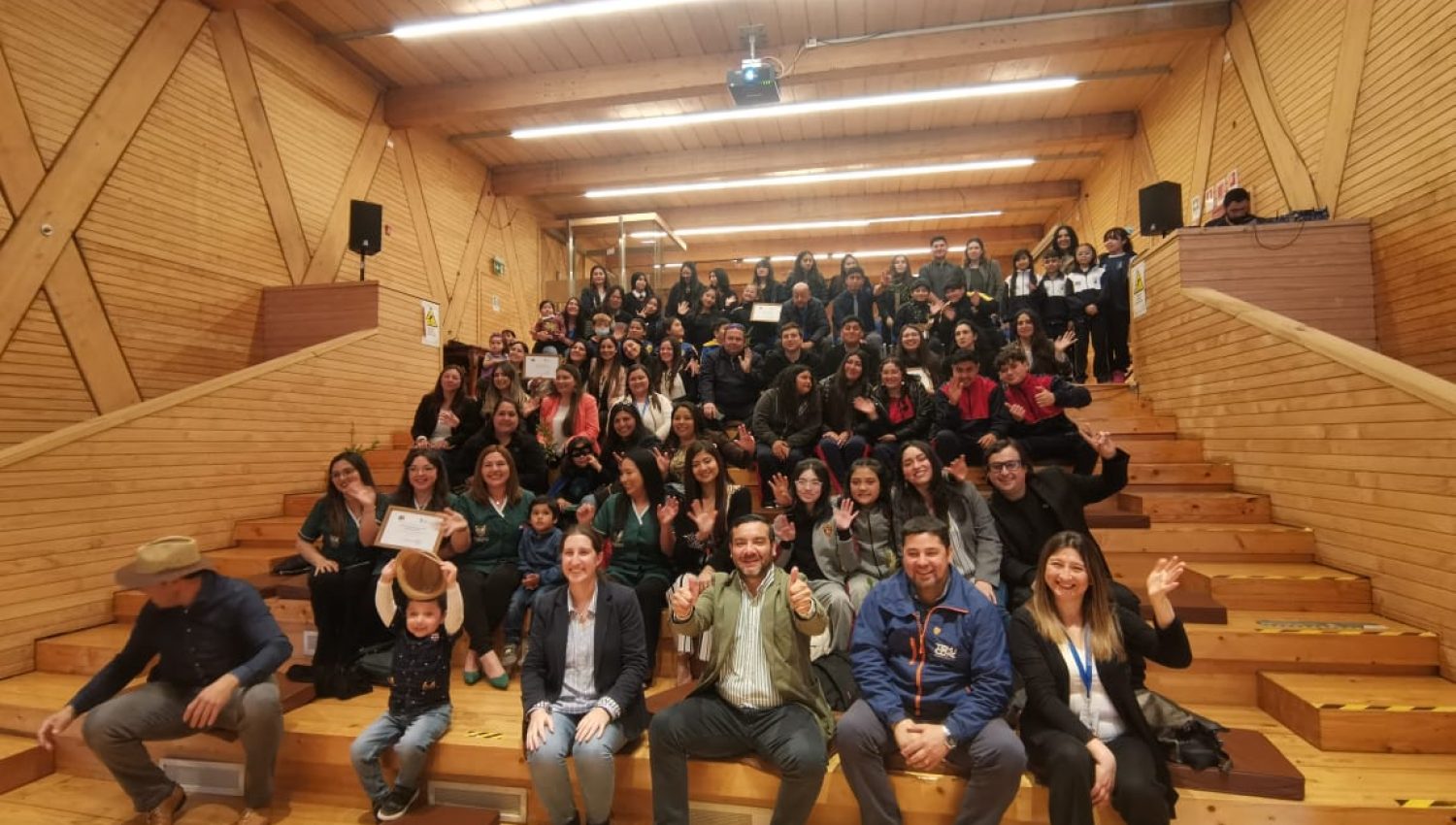 Foto Seremi premia a docentes